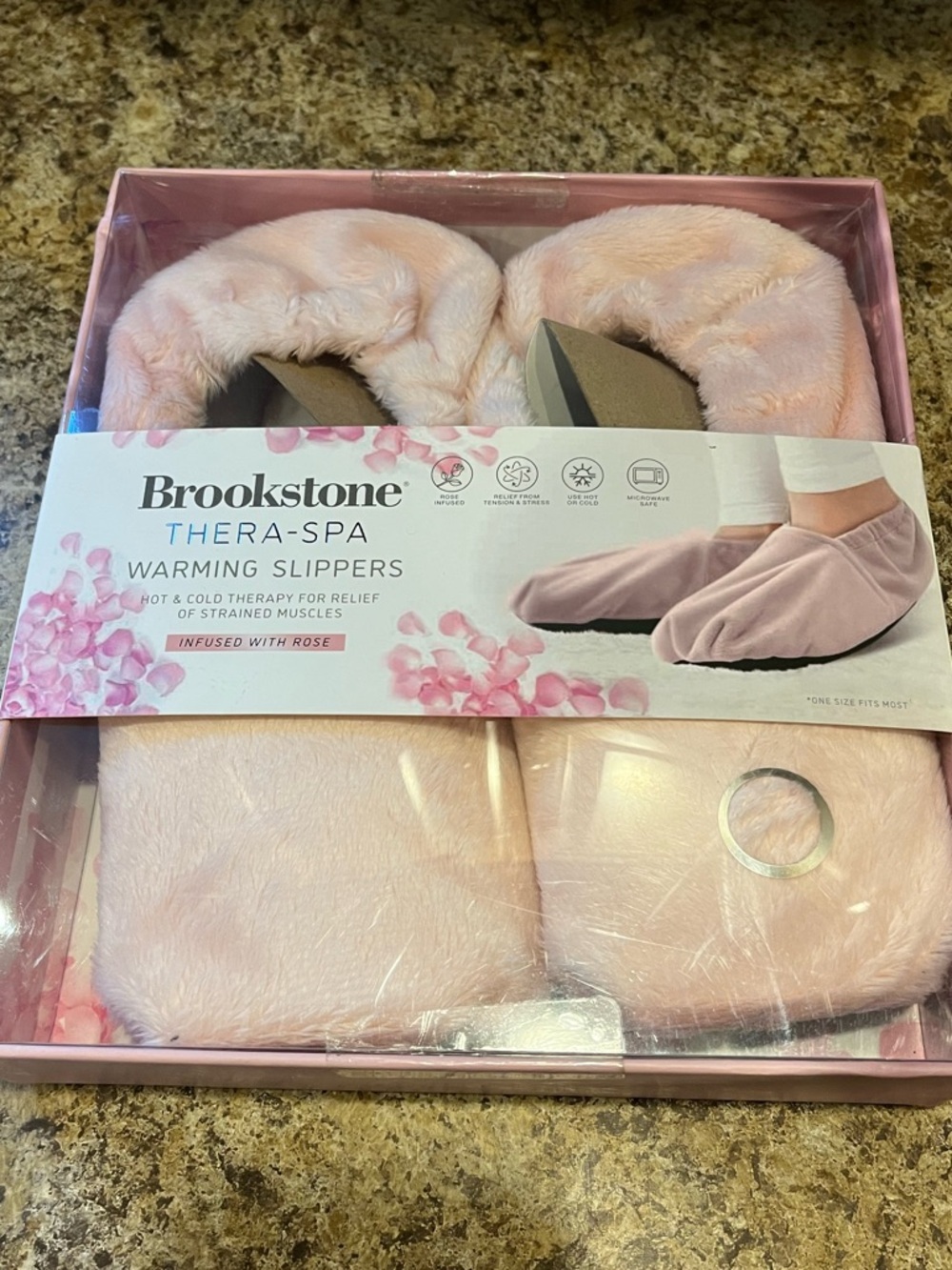 Brookstone Pink Thera-Spa Warming Slippers NIB - Picture 2 of 8